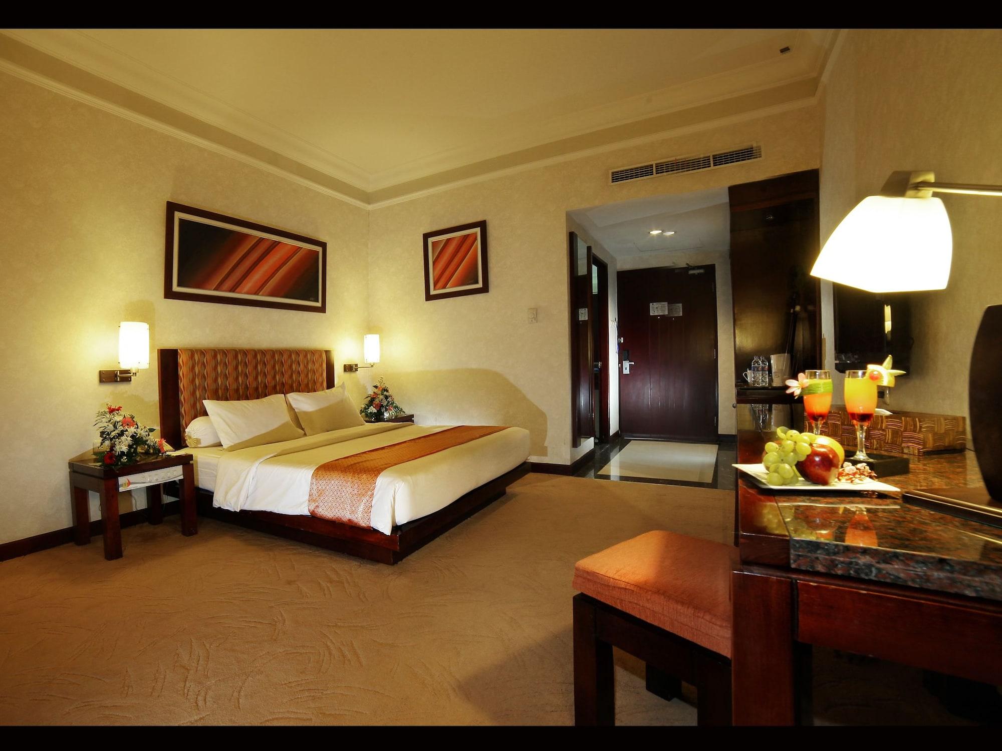 Grand Wahid Hotel Салатига Екстериор снимка