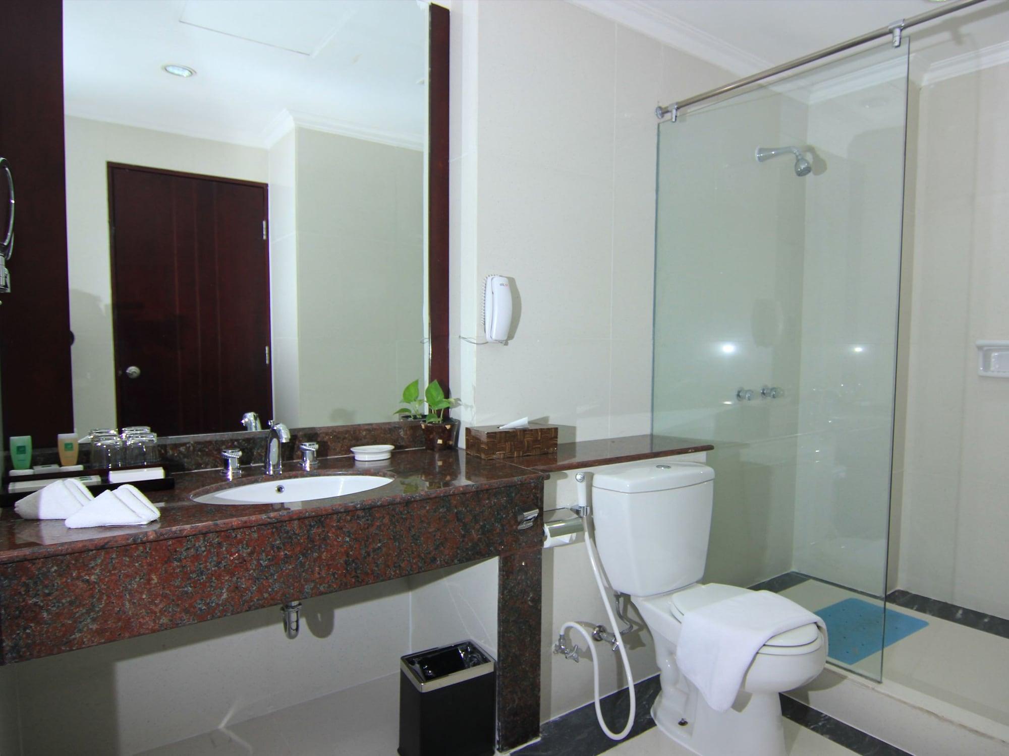 Grand Wahid Hotel Салатига Екстериор снимка