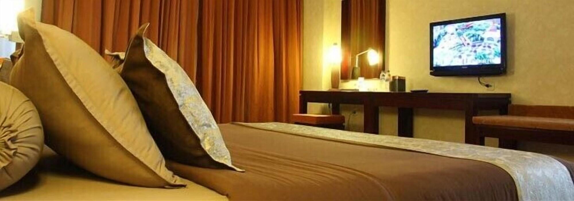 Grand Wahid Hotel Салатига Екстериор снимка
