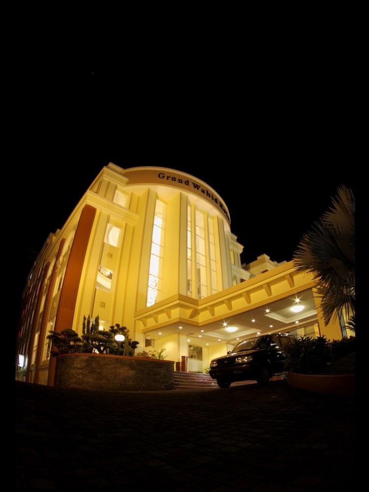 Grand Wahid Hotel Салатига Екстериор снимка