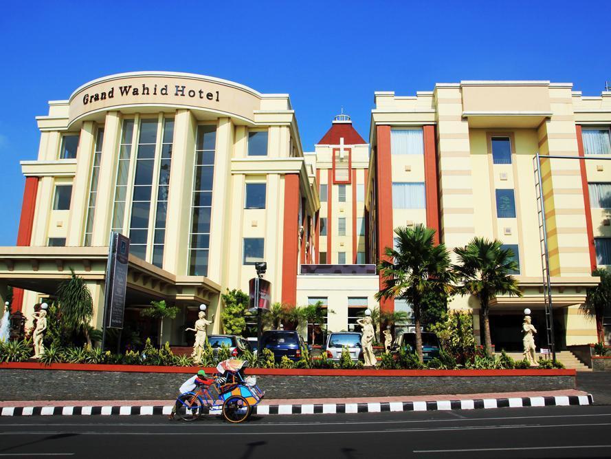 Grand Wahid Hotel Салатига Екстериор снимка