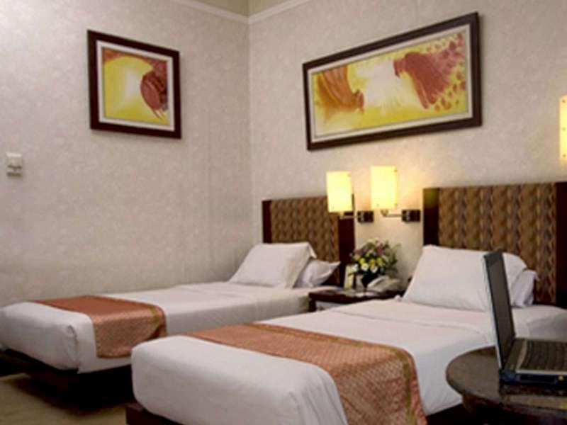 Grand Wahid Hotel Салатига Екстериор снимка