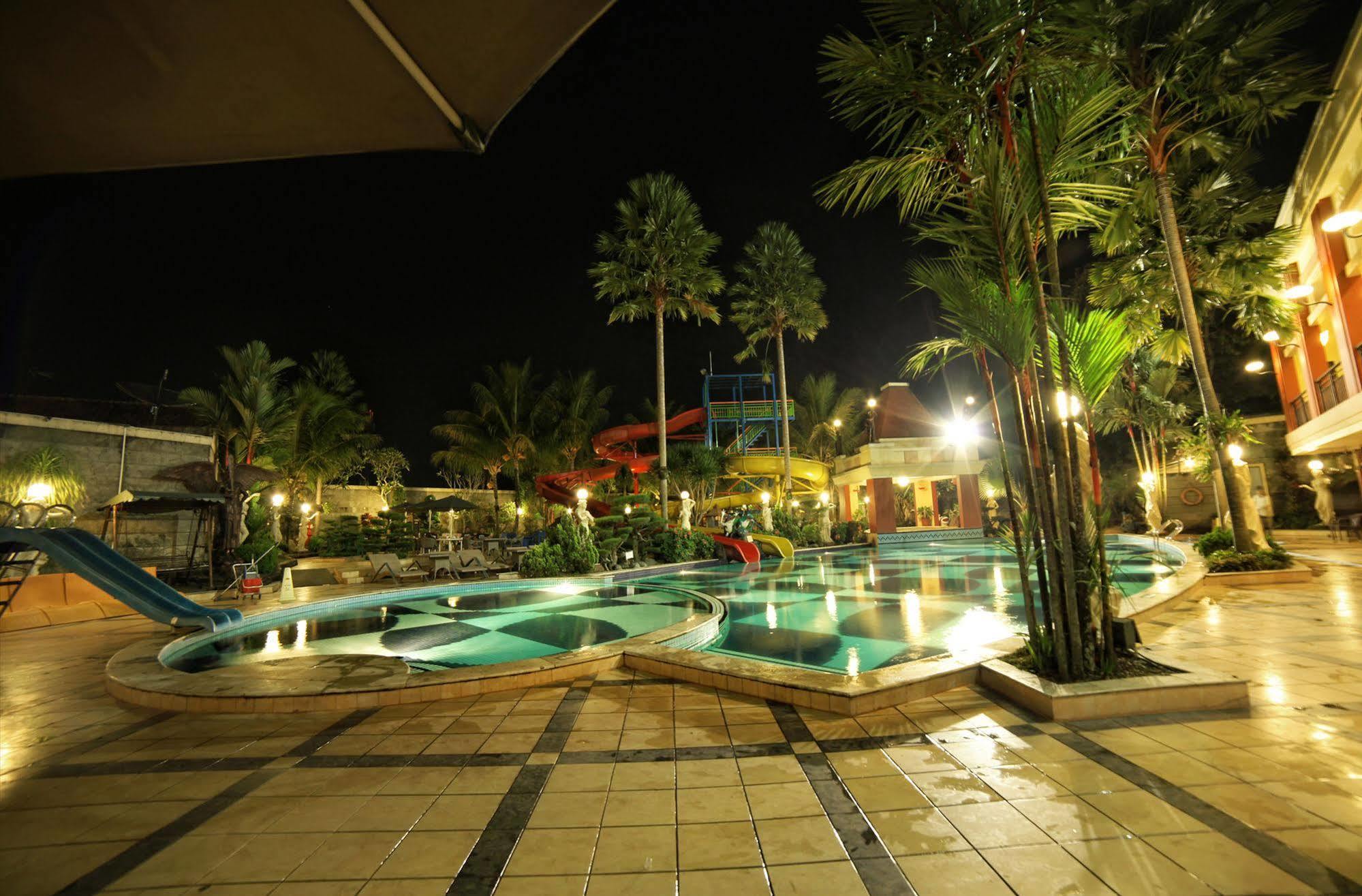 Grand Wahid Hotel Салатига Екстериор снимка